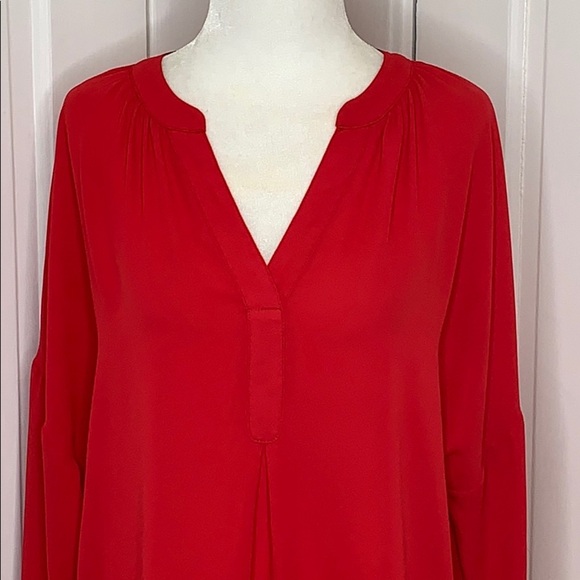 JADE•V-NECK•BLOUSE - Picture 3 of 11